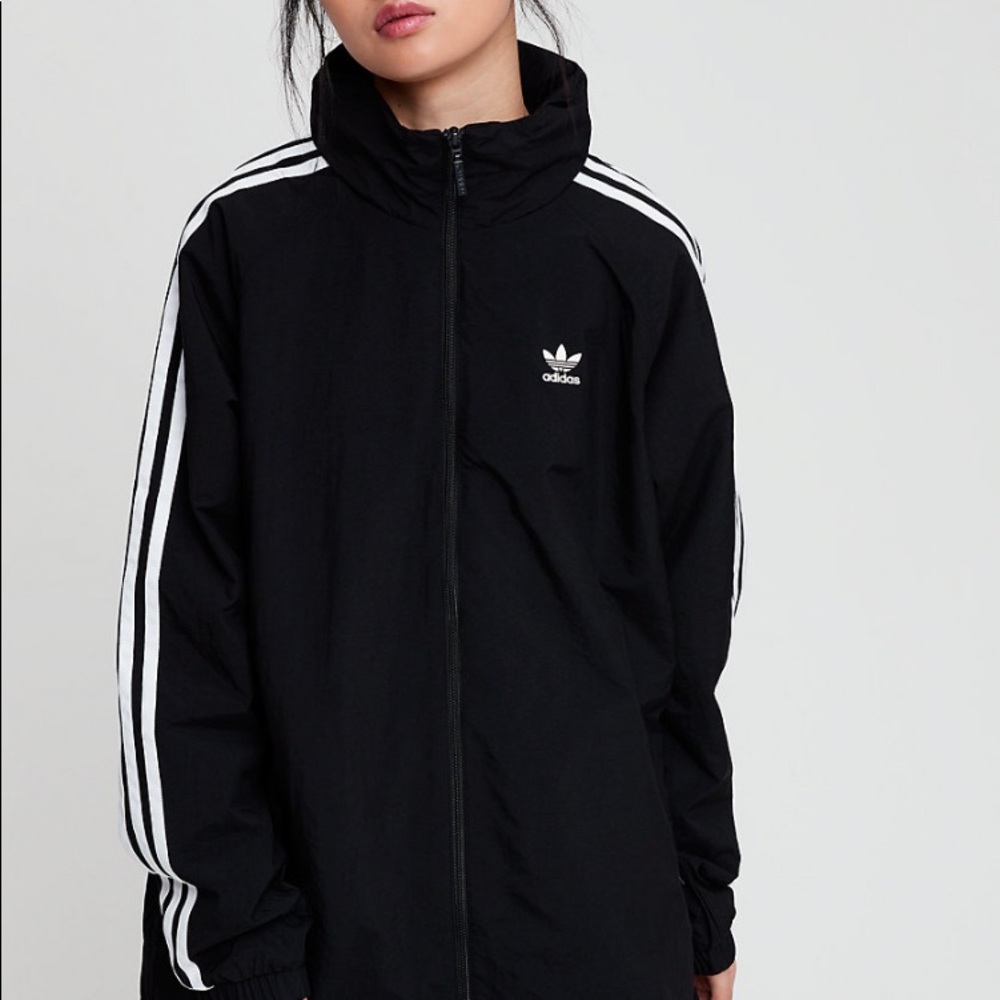 Adidas stadium jacket its a small but oversized!